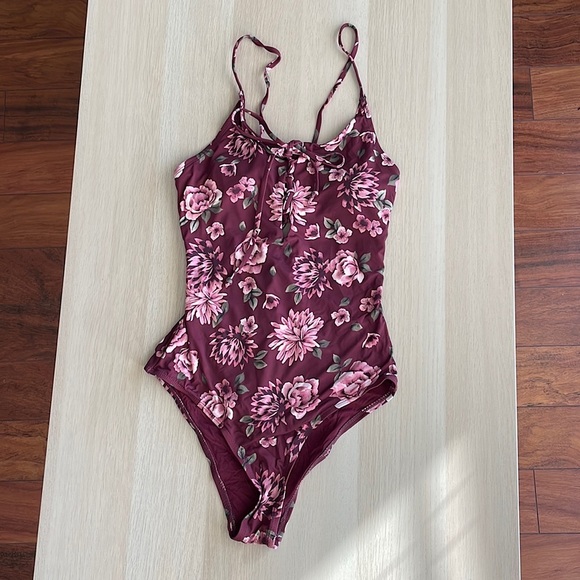 Quint Soul // White Label Pink Floral One-Piece Swimsuit - Picture 4 of 9